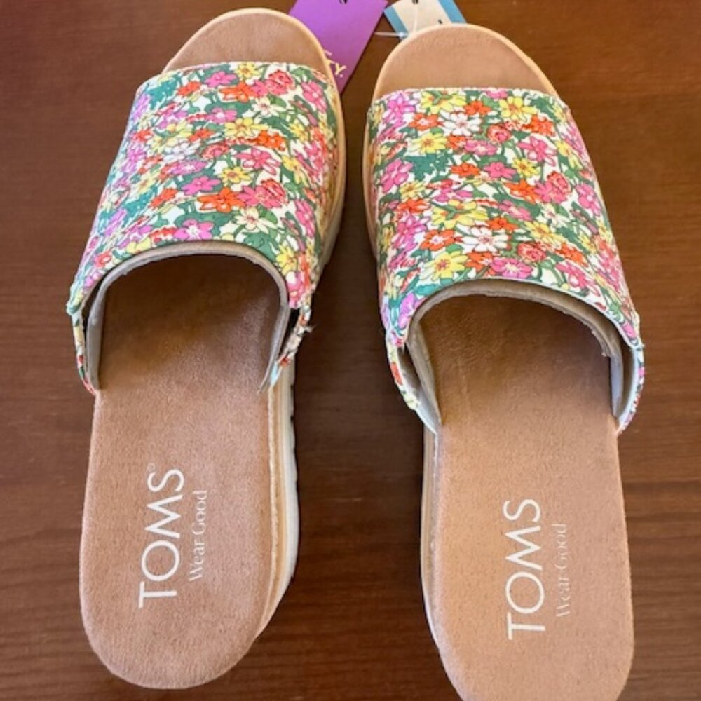Toms wedge sandal, size 6